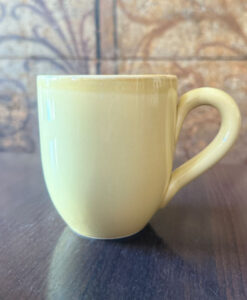 Gruenundform_Becher_maisgelb
