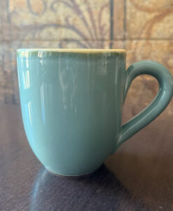 Gruenundform_Becher_taubenblau