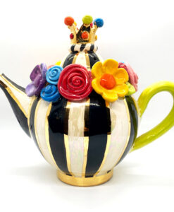 MaryRoseYoung_Teapot_blackandwhite