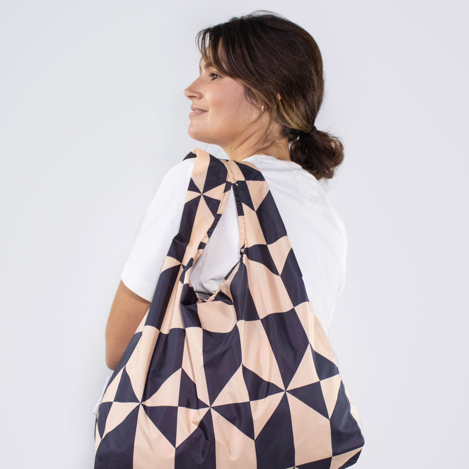 Medium_Bag_Coffee_on_shoulders