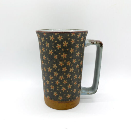 Mug_Eckhenkel_Bluemli